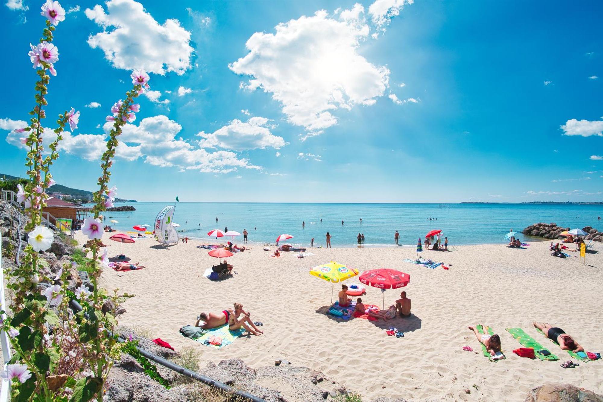Prestige Mer D'Azur Pantai Sunny Bagian luar foto