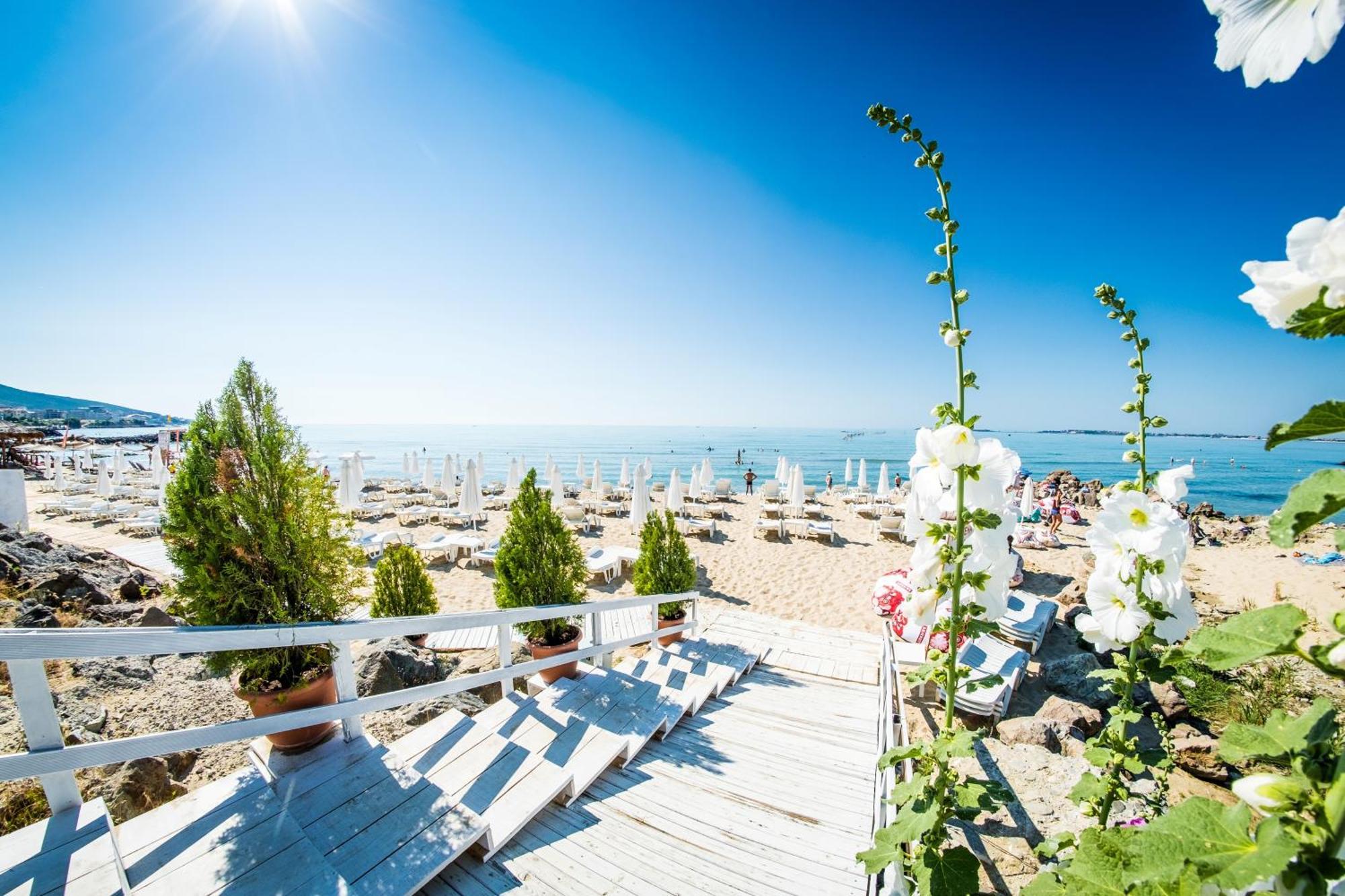 Prestige Mer D'Azur Pantai Sunny Bagian luar foto