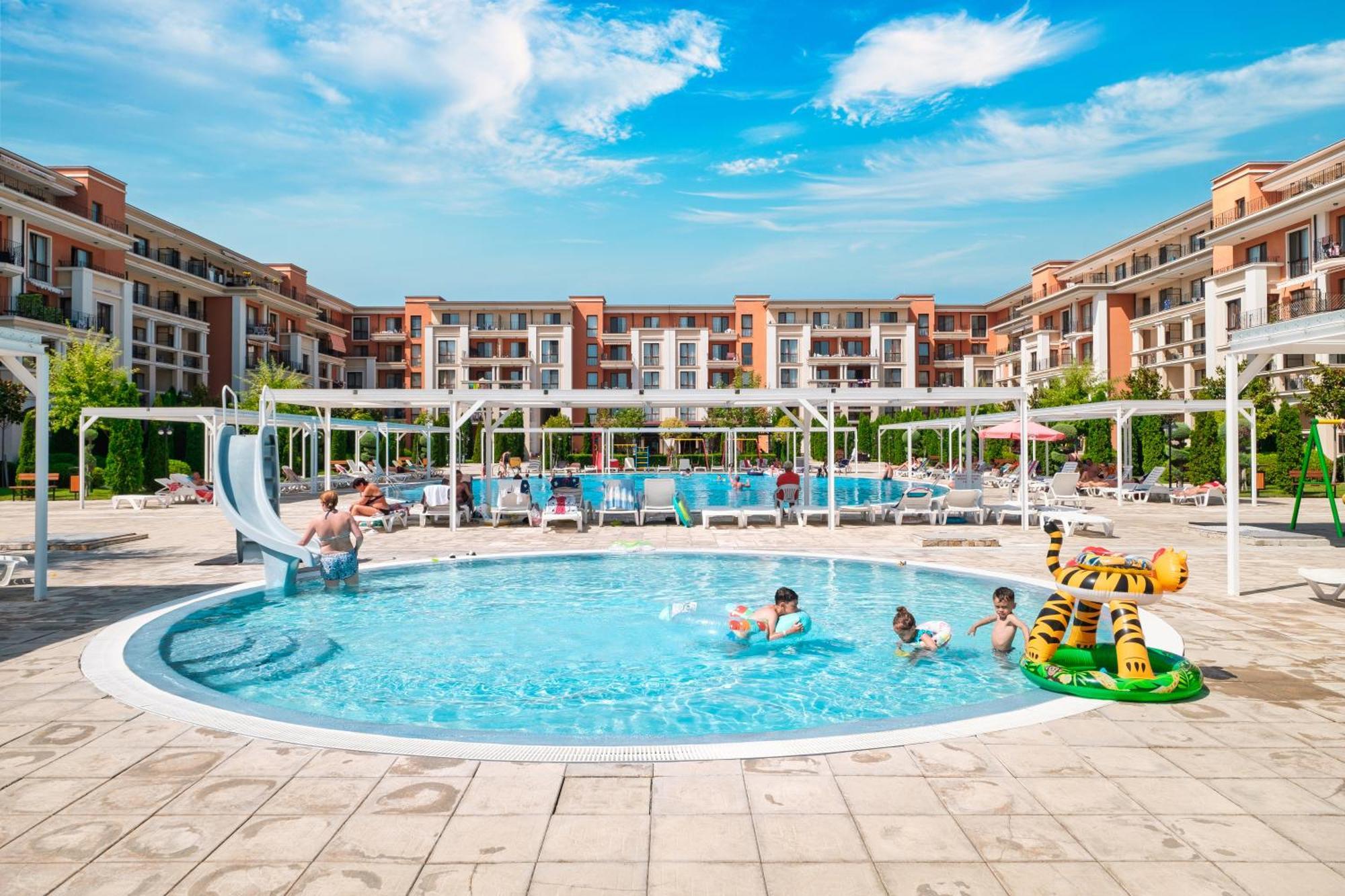 Prestige Mer D'Azur Pantai Sunny Bagian luar foto